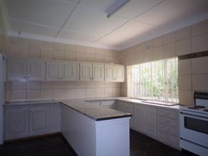 16 Bed House in Park West