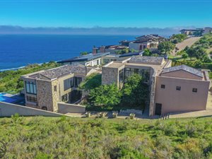 5 Bed House in Oubaai and surrounds