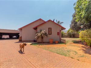 3 Bed House in Edelweiss