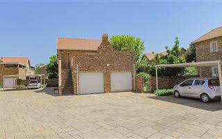 3 Bedroom Apartment in Rietvalleirand