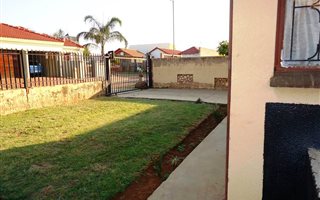 2 Bedroom House in Mahube Valley