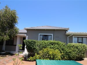 3.5 Bedroom House in Bonza Bay