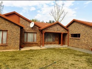 4 Bed House in Suiderberg