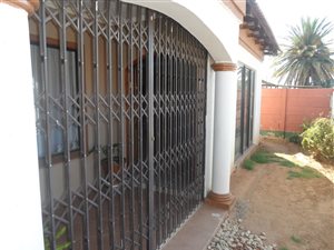 2 Bedroom House in Vergenoeg
