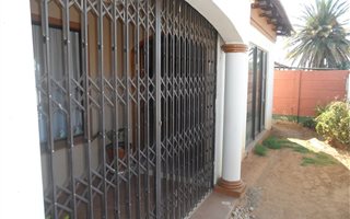 2 Bedroom House in Vergenoeg