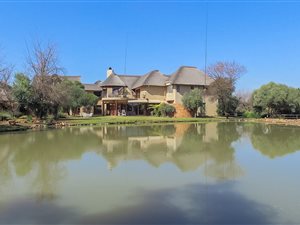 4 Bed House in Kshane Lake Lodge