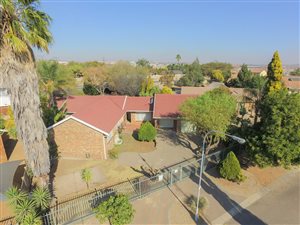 4 Bed House in The Reeds