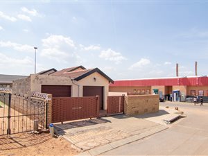 3 Bed House in Moleleki