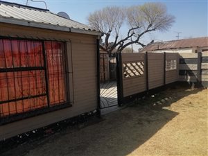 2 Bed House in Alra Park