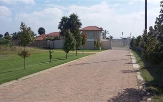 2 Bedroom House in Knopjeslaagte