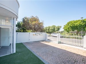 2 Bed Apartment in Mouille Point