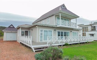 6 Bedroom House in Myoli Beach