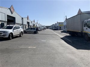 270 m² Industrial space in Elsies River Industrial