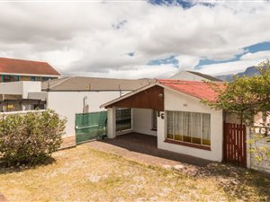 3 Bed House in Rylands