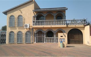 7 Bedroom House in Laudium