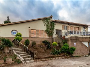 3 Bed House in Shallcross
