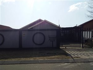 3 Bed House in Motsu