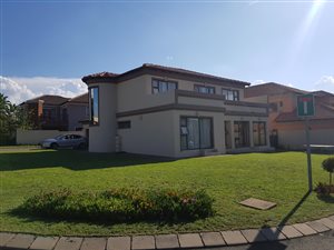 4 Bedroom House in Blue Valley Golf Estate