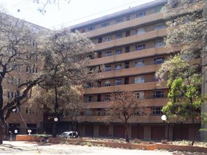 3 Bed Flat in Sunnyside