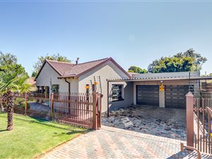 4 Bed House in Clayville