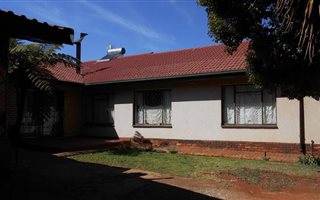 4 Bedroom House in Lenasia South
