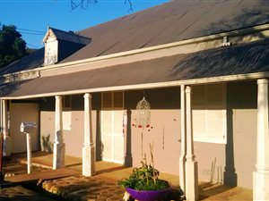 800 m² Commercial space in De Rust