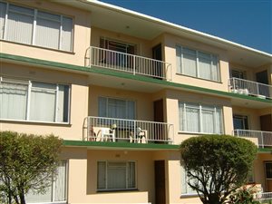 2 Bed Apartment in Somerset West Central