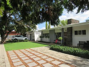 4 Bed House in Universitas