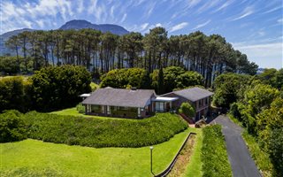 3 Bedroom House in Bishopscourt