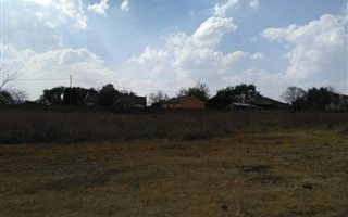 1190 m² Land available in Rensburg
