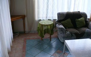 Bachelor apartment in Cowies Hill