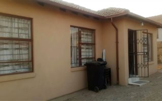 3 Bedroom House in Clayville