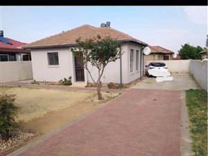 3 Bed House in Birch Acres