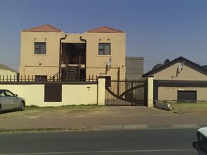 12 Bed Townhouse in Jabavu