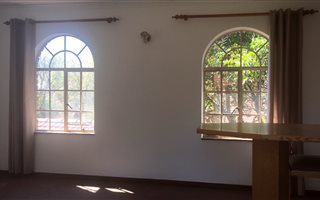 1 Bedroom Garden Cottage in Greenside