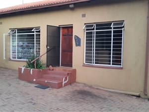 2 Bed House in President Park