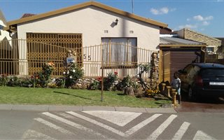2 Bedroom House in Tembisa