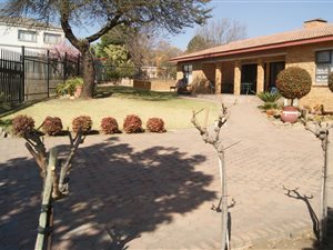 2.8 ha Farm in Ruimsig