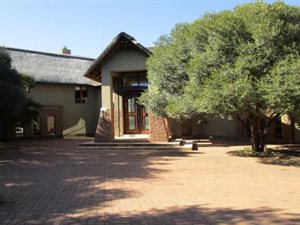 4 Bed House in Kosmos