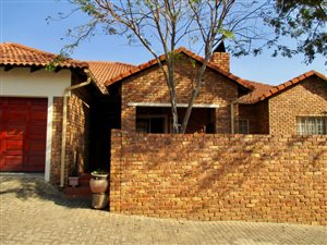 3 Bed Townhouse in Amberfield Manor