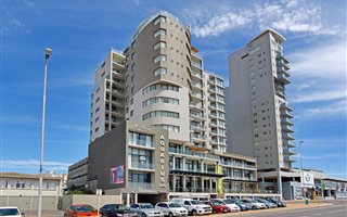 2 Bedroom Apartment in Bloubergstrand