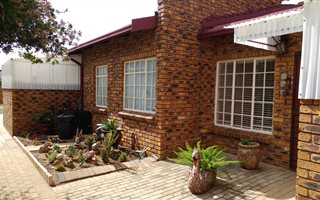 2 Bedroom Cluster in Sunair Park
