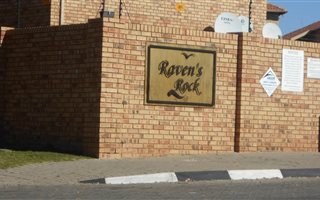 2 Bedroom Townhouse in Ravensklip