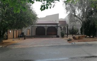 4 Bedroom House in Sunward Park
