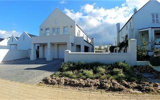 4 Bedroom House in Vlottenburg
