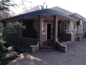 6 Bed House in Vereeniging Central