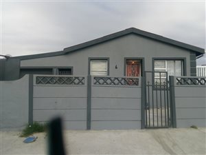 5 Bed House in Elsies River