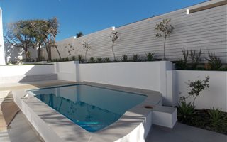 6 Bedroom House in Bloubergrant