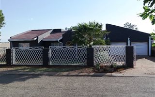 4 Bedroom House in Meyerton Park