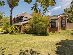 4 Bed House in Loerie Park